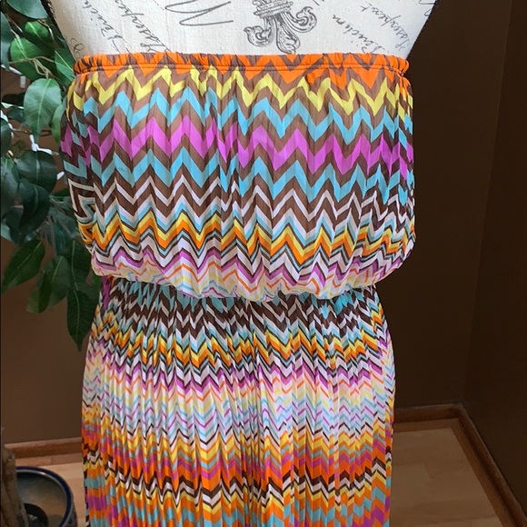 Multi colored pleated tube dress, hi low style - Picture 2 of 8